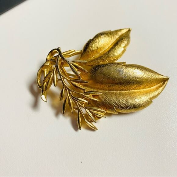 Sarah Coventry Sea Whispers Brushed Gold Leaf Branch Brooch Pin - Picture 5 of 6